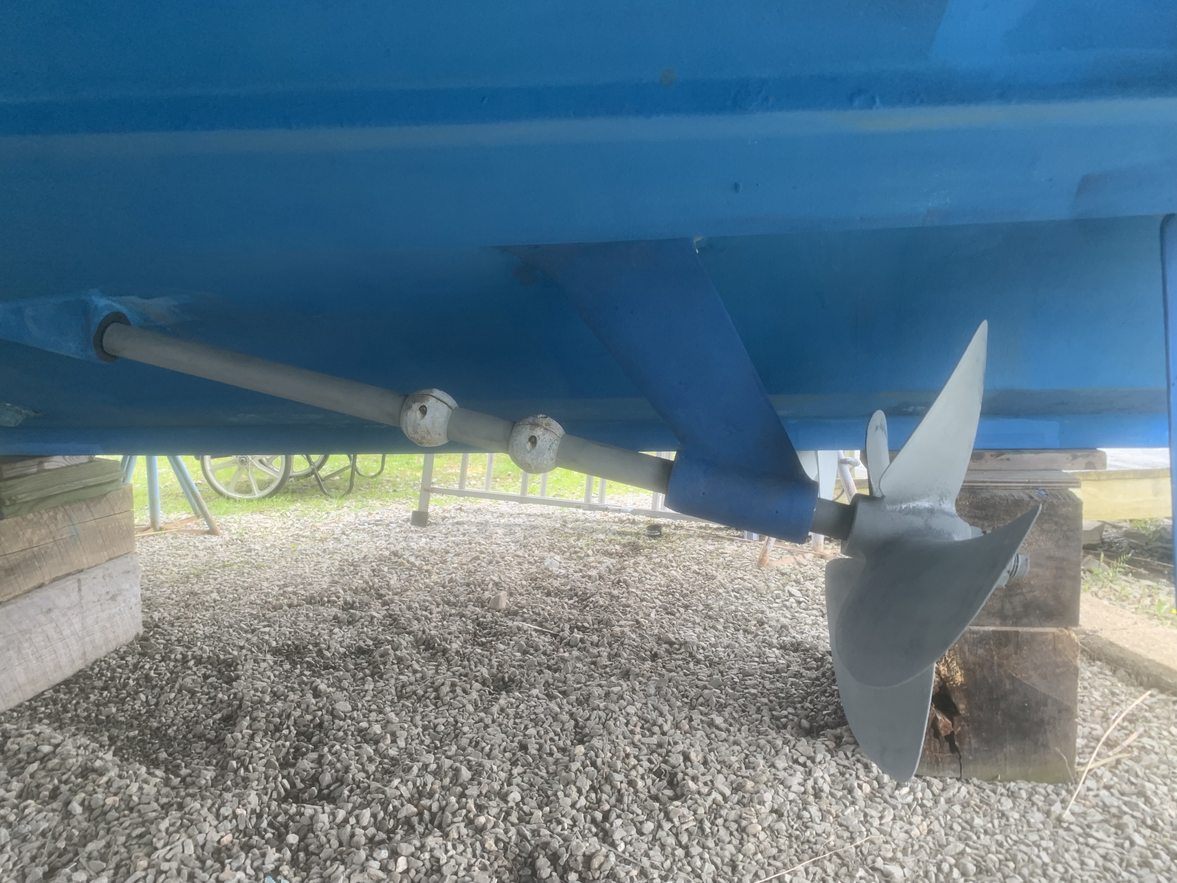 Blue bottom paint with propeller